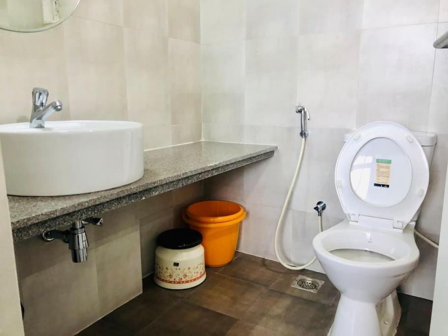 Lovely 2-Bedroom Sea View Serviced Apartment Dabolim Goa Εξωτερικό φωτογραφία