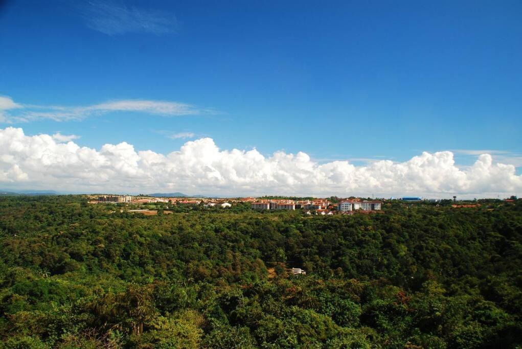 Lovely 2-Bedroom Sea View Serviced Apartment Dabolim Goa Εξωτερικό φωτογραφία